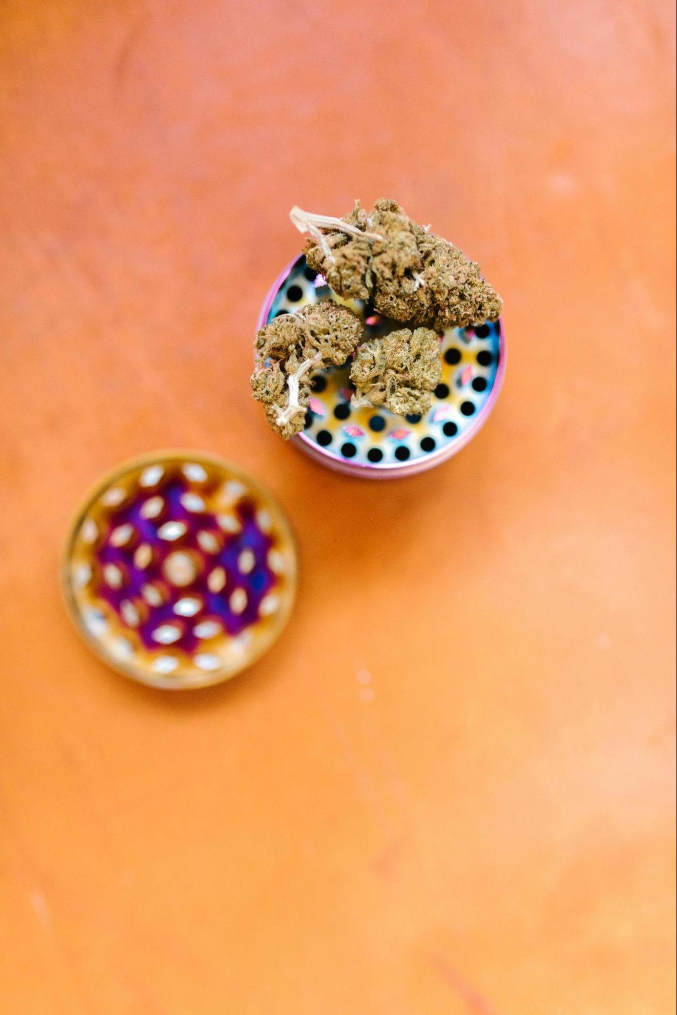 Choosing the Right Device- Grinders, Vaporizers & Cartridges